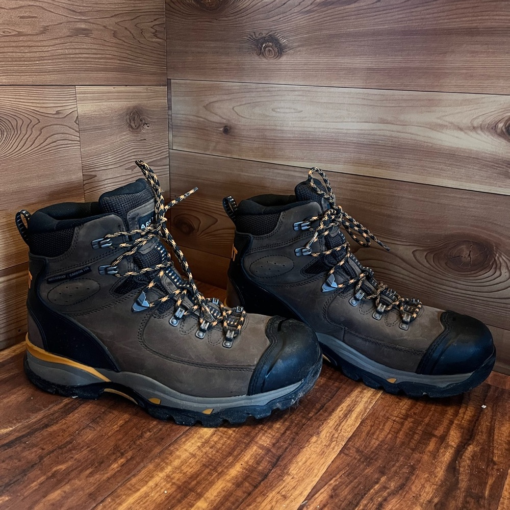 Men's Ariat steel toe work boots